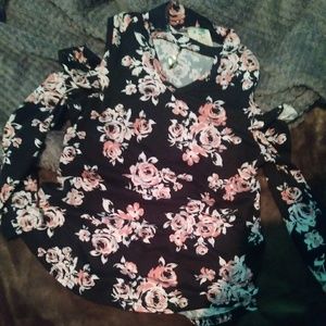 Floral shoulder less lily bleu shirt